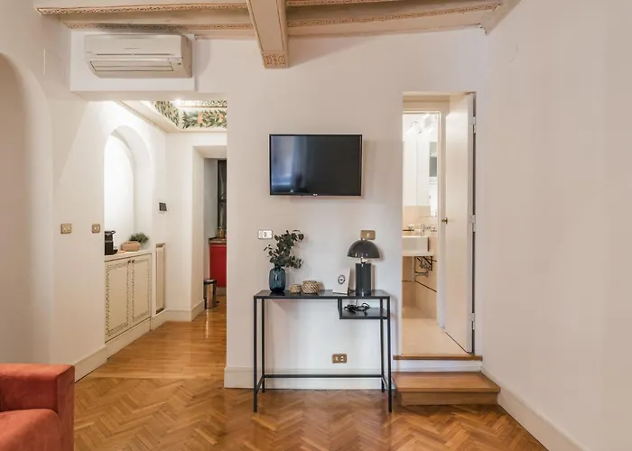 The Rent - Spacious Two-bedroom In Old Town
